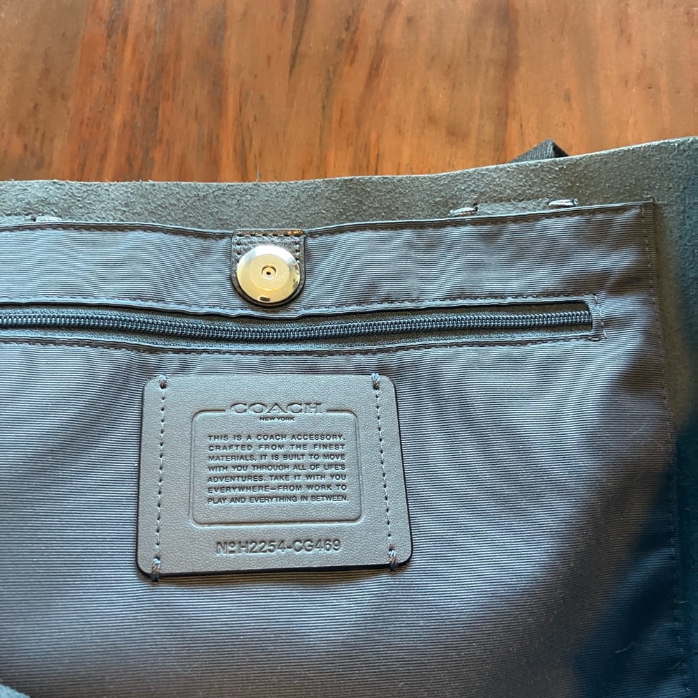 Coach Derby dark blue Leather Logo Tote with Silver Tag - Picture 6 of 7